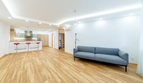 Modern 2bdr apt 95 m2, A/C and balcony, possibility of parking, cellar