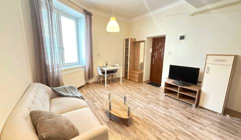 Cozy, quiet 1bdr apt 43 m2, oriented to the courtyard, great location 