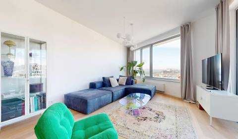 Design apartment on the 25th floor with a castleview 