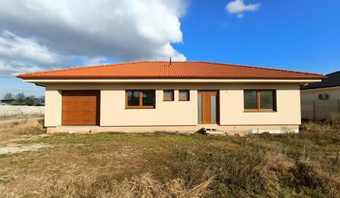 SALE - 5 roomed house with large garage, Lužianky, Smreková ulica