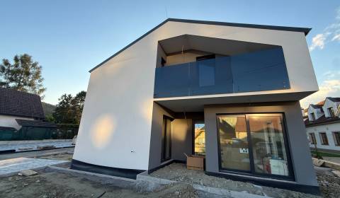 Sale Three bedroom apartment, Three bedroom apartment, Pod záhradami, 