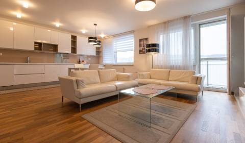 Spacious 2-Bedroom Apartment with Garage, Dom Rustika