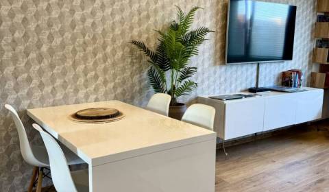 Sale Three bedroom apartment, Three bedroom apartment, Námestie SNP, D