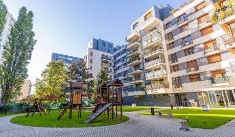 Spacious 2(3) bdr apartment, 81 m2, 4 x loggia, cellar, BORIA 