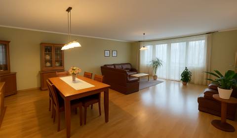 Sale Three bedroom apartment, Three bedroom apartment, Kysucká, Bratis