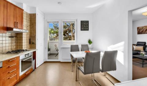 3bdr apt 83 m2 + 2 loggia, near lake Draždiak and tram, 3/8 floor