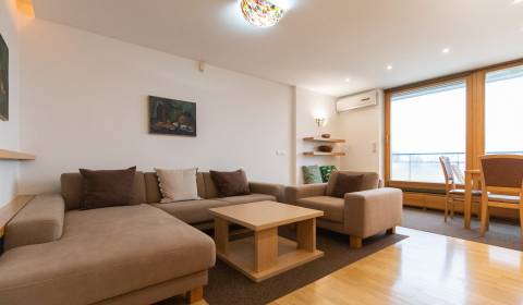 EXCLUSIVE Renovated 1-bedroom flat with 2 loggias