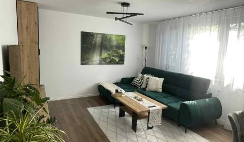 Modern 2bdr apt 72m2, with A/C and balcony, pleasant location