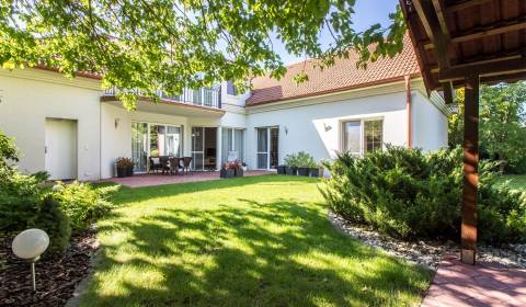 NUERA︱FOR SALE - Luxury 6 rooms family house in Rusovce