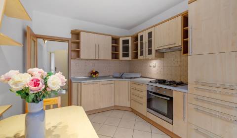 Sale Three bedroom apartment, Three bedroom apartment, Hrobákova, Brat