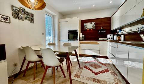 Sale Three bedroom apartment, Three bedroom apartment, Bratislava - Vr