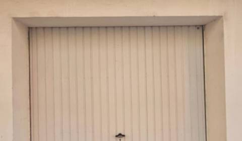 Sale Garage, Garage, Šmidkeho, Trenčín, Slovakia