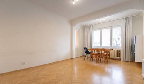 Fully furnished 3-bdrm flat with 2 loggias, Nové Mesto