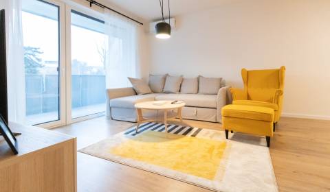 Brand-new 1-bedroom flat with balcony & garage