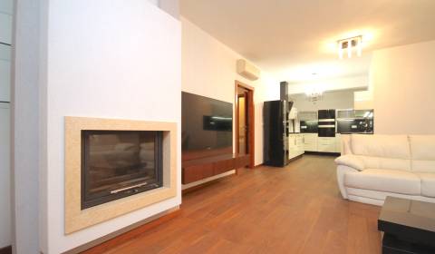Sale Three bedroom apartment, Three bedroom apartment, Jesenského, Tre