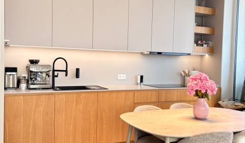 Sale Three bedroom apartment, Three bedroom apartment, Labutia, Bratis