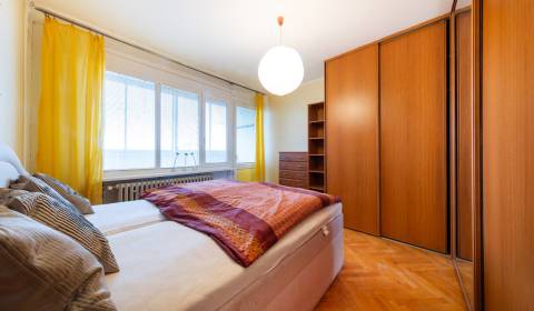 FOR SALE: 3-bed apartment in the city center with a unique city view