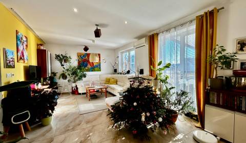Sale Three bedroom apartment, Three bedroom apartment, Bratislava - Vr