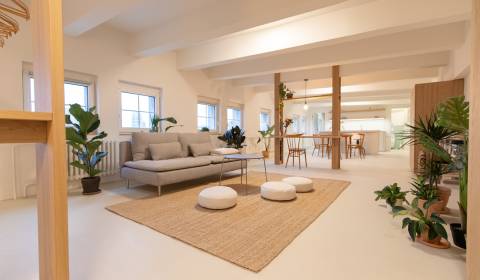 METROPOLITAN│Designer attic apartment in iconic building