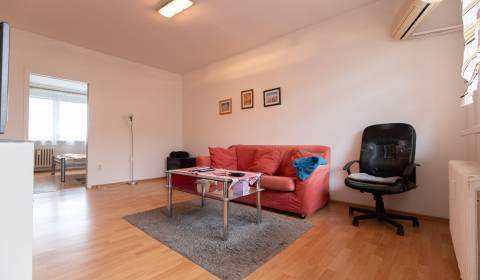 METROPOLITAN│Renovated 3-bedroom apartment with loggia