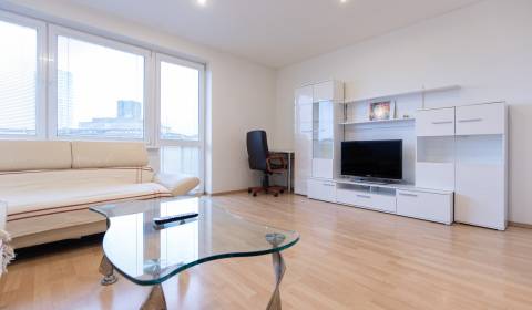 METROPOLITAN│Quiet 2-bedroom flat near YMCA