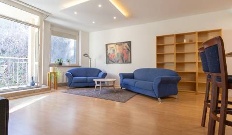 RESERVATION Spacious 2-bedroom apartment, Old Town
