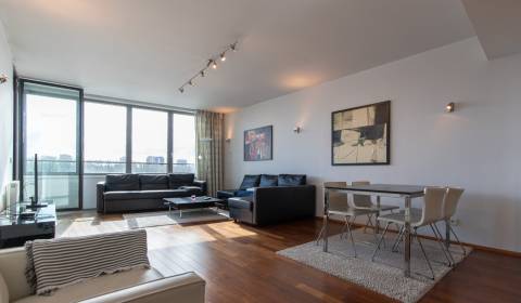 Modern 1-bedroom apartment with balcony, Eurovea