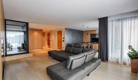 RIVERS I Premium 4-room apartment with panoramic views of the capital