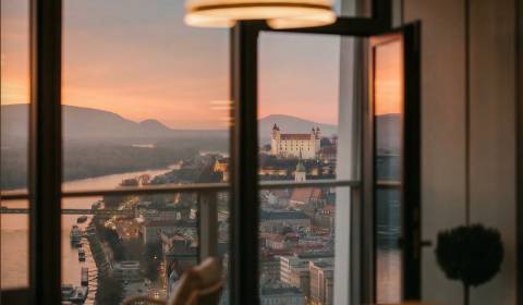 NUERA︱EUROVEA TOWER - 2BED apt. with castle view, 131m2, 37fl.