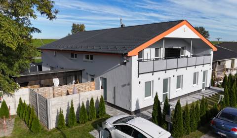 DOBROHOŠŤ - Renting a 3-room furnished apartment with a front garden