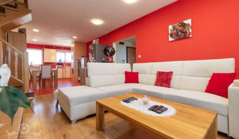 Sale Four+ bedroom apartment, Four+ bedroom apartment, Pullmanova, Pop
