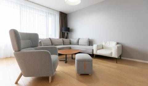 Spacious 2-bedroom apartment with parking, Old Town