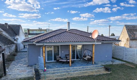 MALÉ LEVÁRE-Sale of 3 modern new-build family houses with heat pump 