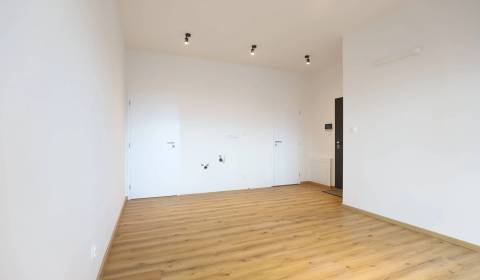 Sale Studio, Studio, Mierová, Bratislava - Ružinov, Slovakia