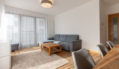 RESERVED Elegant 3-room apartment with balcony and parki