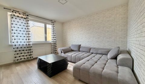 Cozy Two-Room Apartment with Scenic Views in Žilina