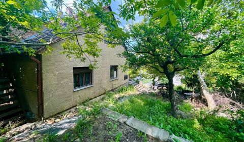 FOR SALE Unique plot with old house near Horský park, Budkova 