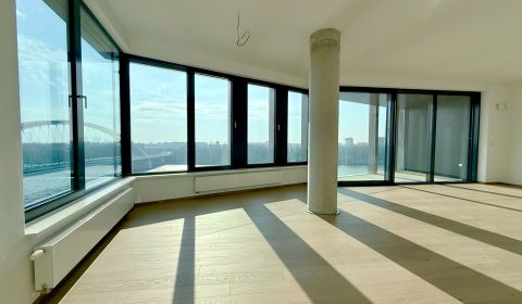 EUROVEA RIVERSIDE- 3 bedroom apartment with Danube view