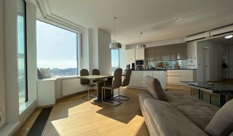 PANORAMA CITY - 2-bed apt. with castle view, 26th fl., 97 sqm