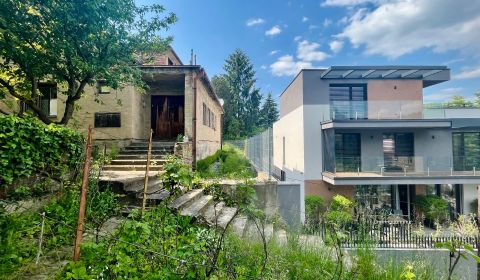 FOR SALE Unique plot with old house near Horský park, Budkova 