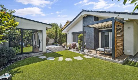 FOR SALE – 3-bedroom family house with garden house