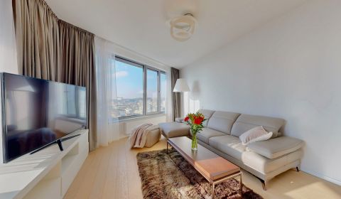 Apartment in Sky Park on the 20th floor with a view of the castle