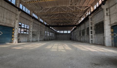 Spacious Industrial Hall for Rent in Žilina's Prime Location