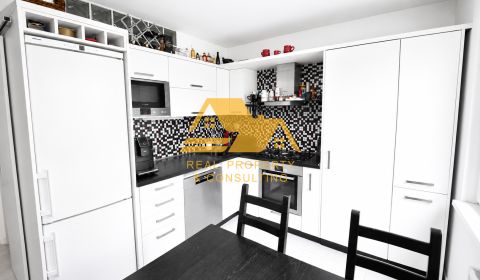 Sale Two bedroom apartment, Two bedroom apartment, Nové Zámky, Nové Zá