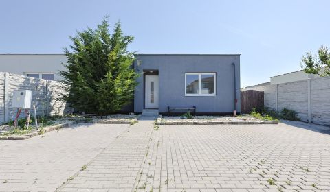 Spacious 4-Room Family Home in Peaceful Ekoosada Location