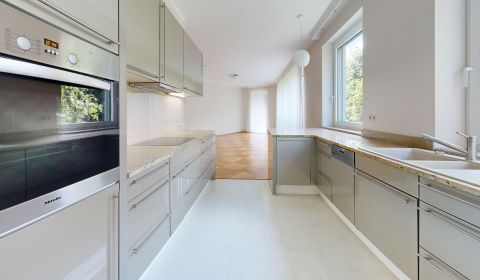 Premium Living Beneath the Castle Hill in Diplomat Park