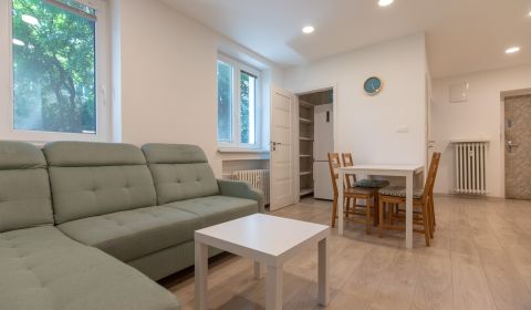Moderný 2-bedroom apartment with loggia, Nivy