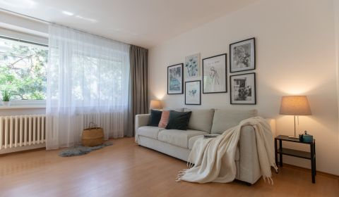 RESERVATION 2-bedroom apartment with two balconies