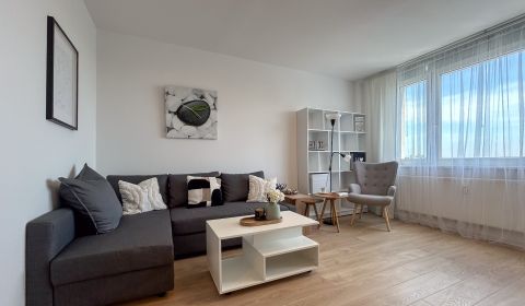 Sunny 2-bedroom apartment with balcony
