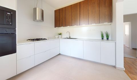 Sale Three bedroom apartment, Three bedroom apartment, Na hlinách, Trn